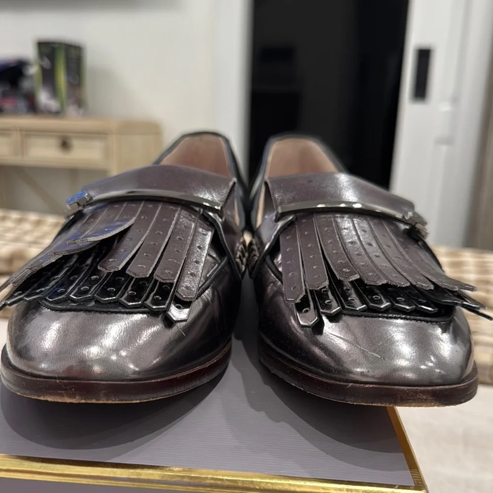 Louise et Cie Black Patent Leather Loafers with Fringe - Picture 3 of 10
